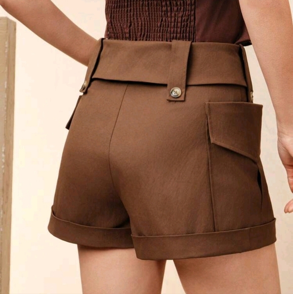 Women Elegant Modern Layered Pocket Casual Shorts, Spring/Summer Outfits - Picture 2 of 4